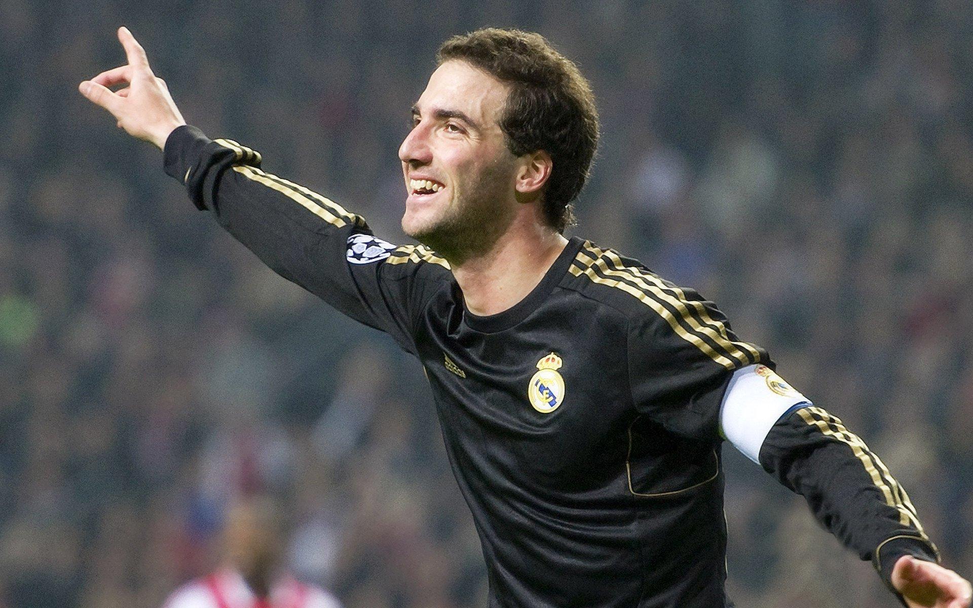 自由泳名将破纪录夺冠，泳坛再掀速度风暴