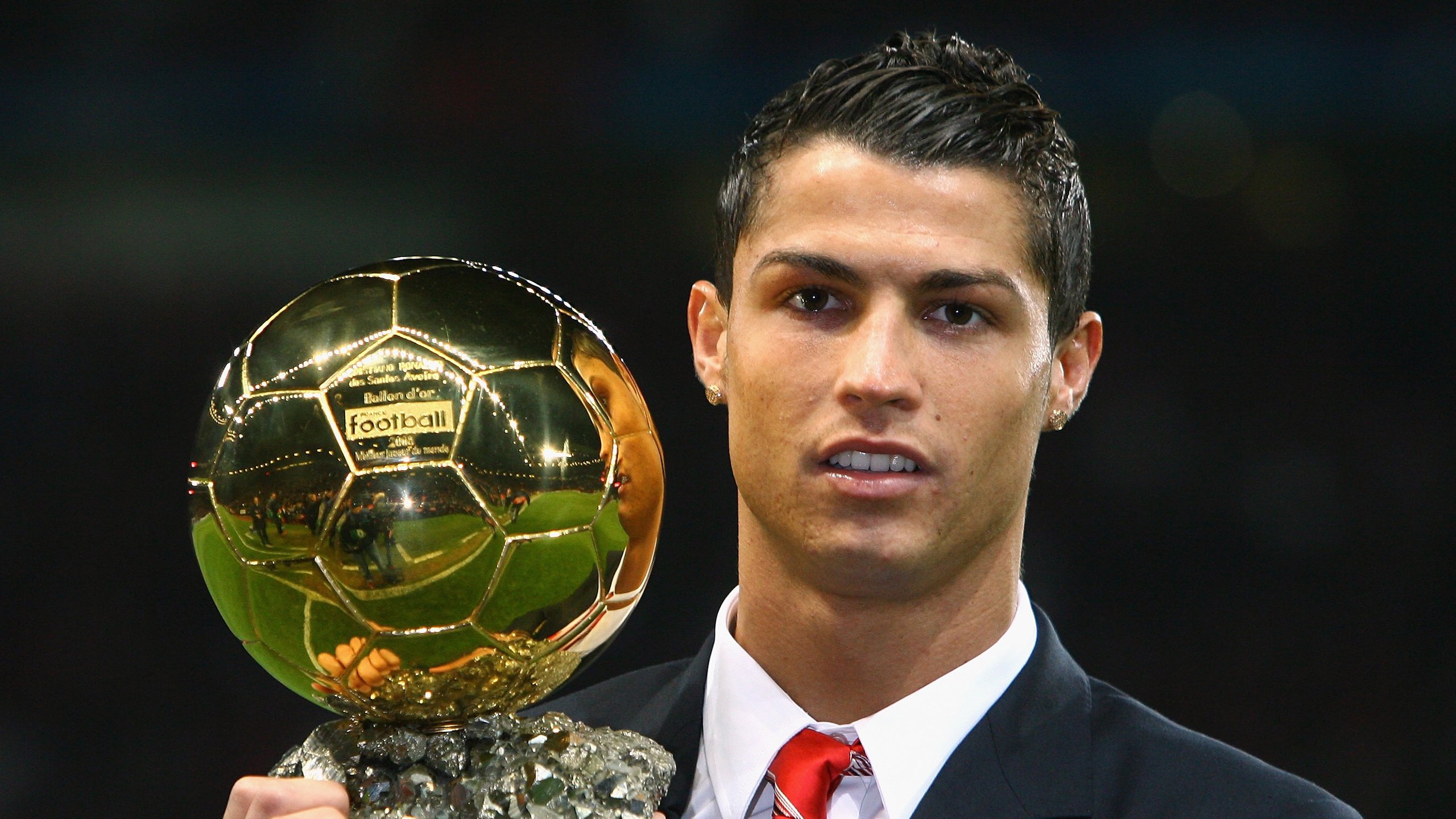 皇家马德里主场大胜巴塞罗那，西甲争冠悬念再起