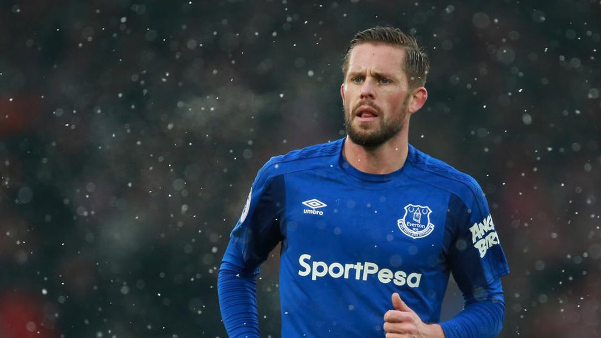 百米飞人巅峰对决 新星闪耀打破纪录